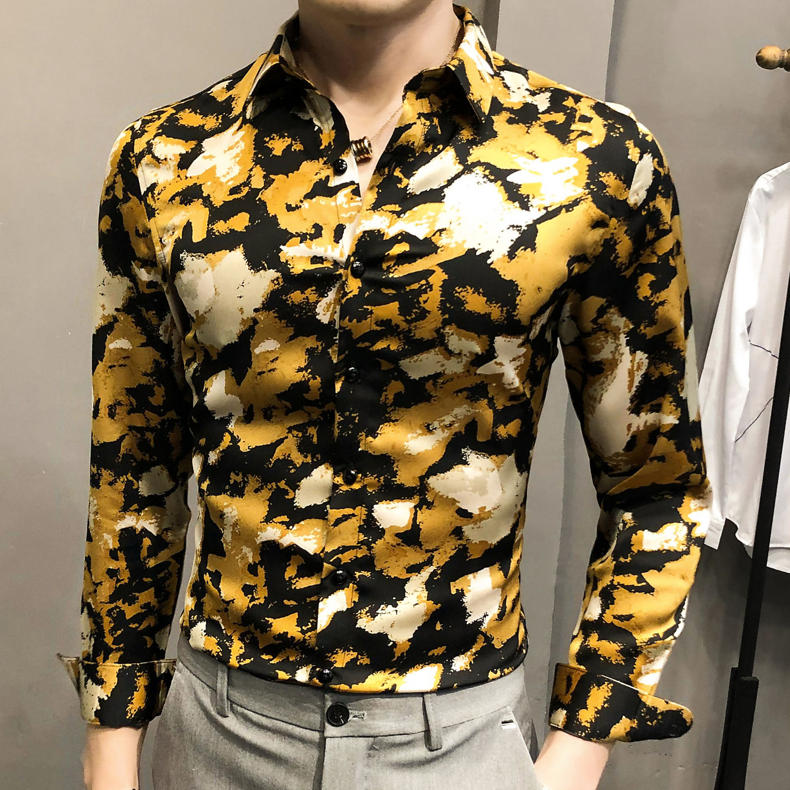 2021 New British Style Golden Camouflage Print Long Sleeve Streetwear Luxury Flower Slim Fit Shirt Men Ropa Casual Ybvf
2021 New British Style Golden Camouflage Print Long Sleeve Streetwear Luxury Flower Slim Fit Shirt Men Ropa Casual Ybvf