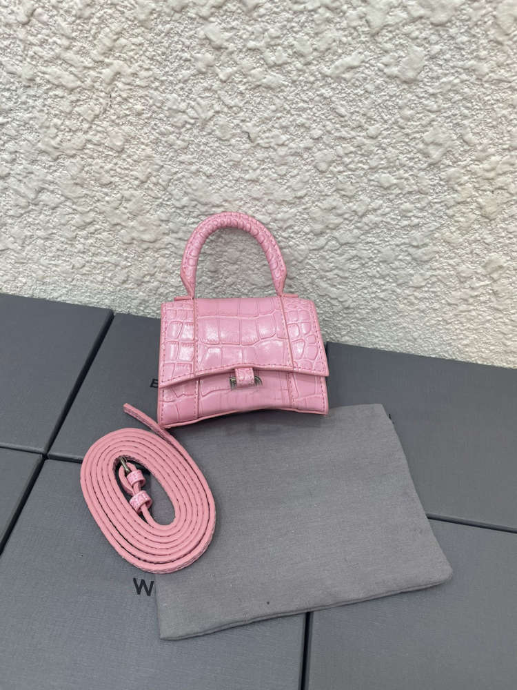 bags mini Hourglass crocod mouth red envelope Pink Size 11cm with box genuine leather handbag shoulder, Make up the freight;don
bags mini Hourglass crocod mouth red envelope Pink Size 11cm with box genuine leather handbag shoulder, Make up the freight;don