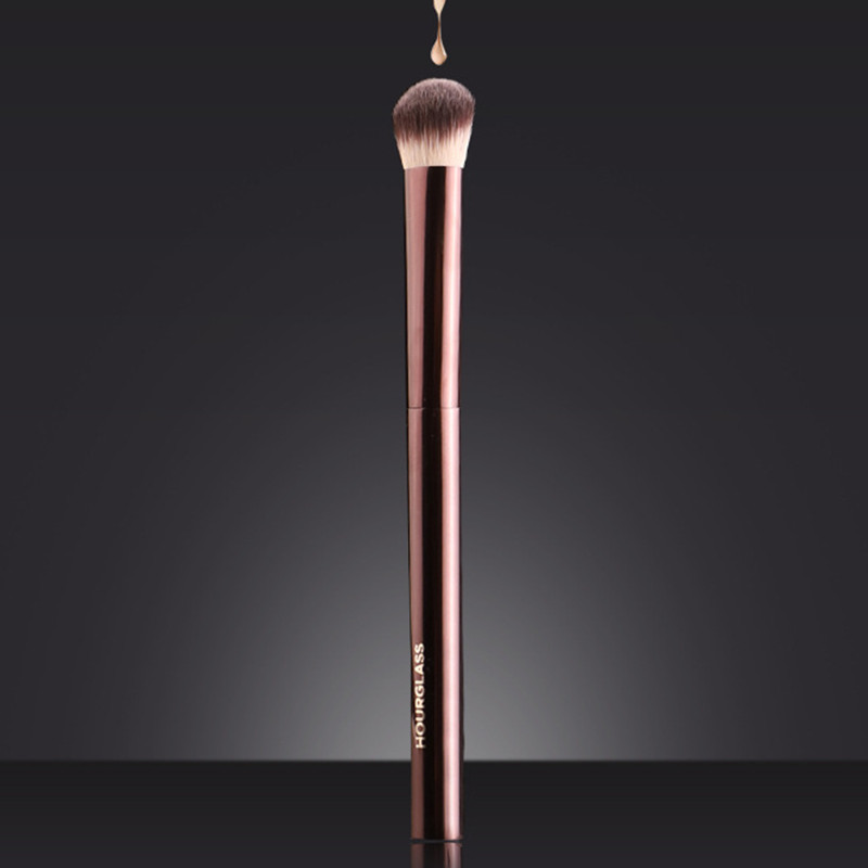 New VANISH SEAMLESS FINISH Concealer Makeup Brush Metal Handle Soft Bristles Angled Large Conceal Cosmetics Brush Beauty Tool
New VANISH SEAMLESS FINISH Concealer Makeup Brush Metal Handle Soft Bristles Angled Large Conceal Cosmetics Brush Beauty Tool