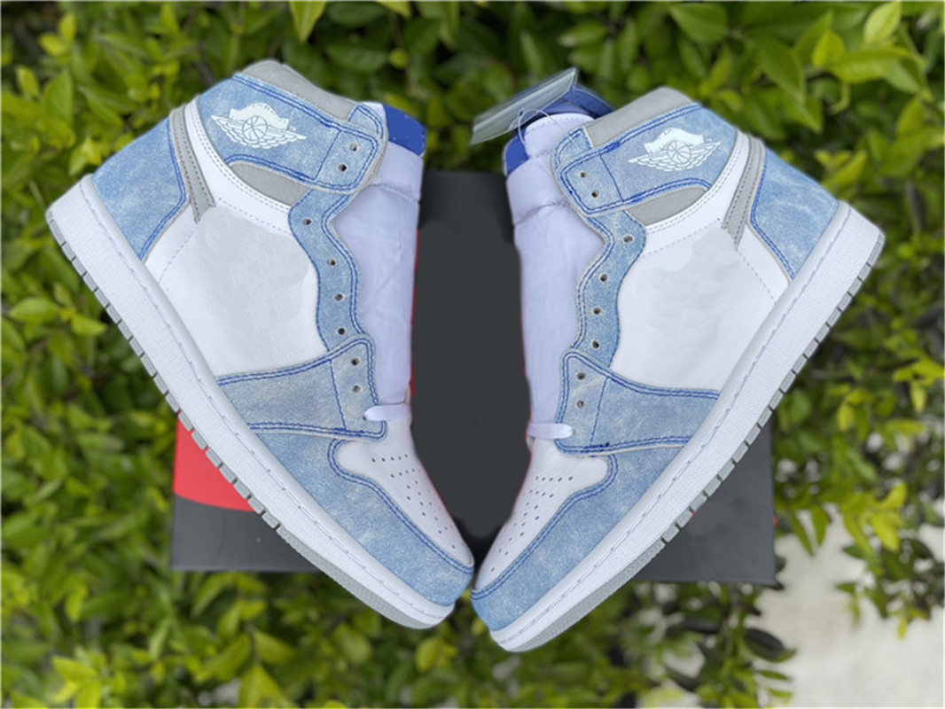 2021 Newest Hyper Royal High OG 1 1s Light Smoke Grey-White 555088-402 Nakeskin Basketball Retro Shoes Authentic
2021 Newest Hyper Royal High OG 1 1s Light Smoke Grey-White 555088-402 Nakeskin Basketball Retro Shoes Authentic
