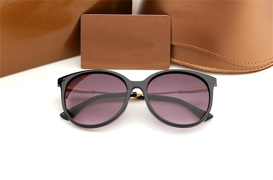1719 Designer Sunglasses Men Women Eyeglasses Outdoor Shades PC Frame Fashion Classic Lady Sun glasses Mirrors for Women
1719 Designer Sunglasses Men Women Eyeglasses Outdoor Shades PC Frame Fashion Classic Lady Sun glasses Mirrors for Women