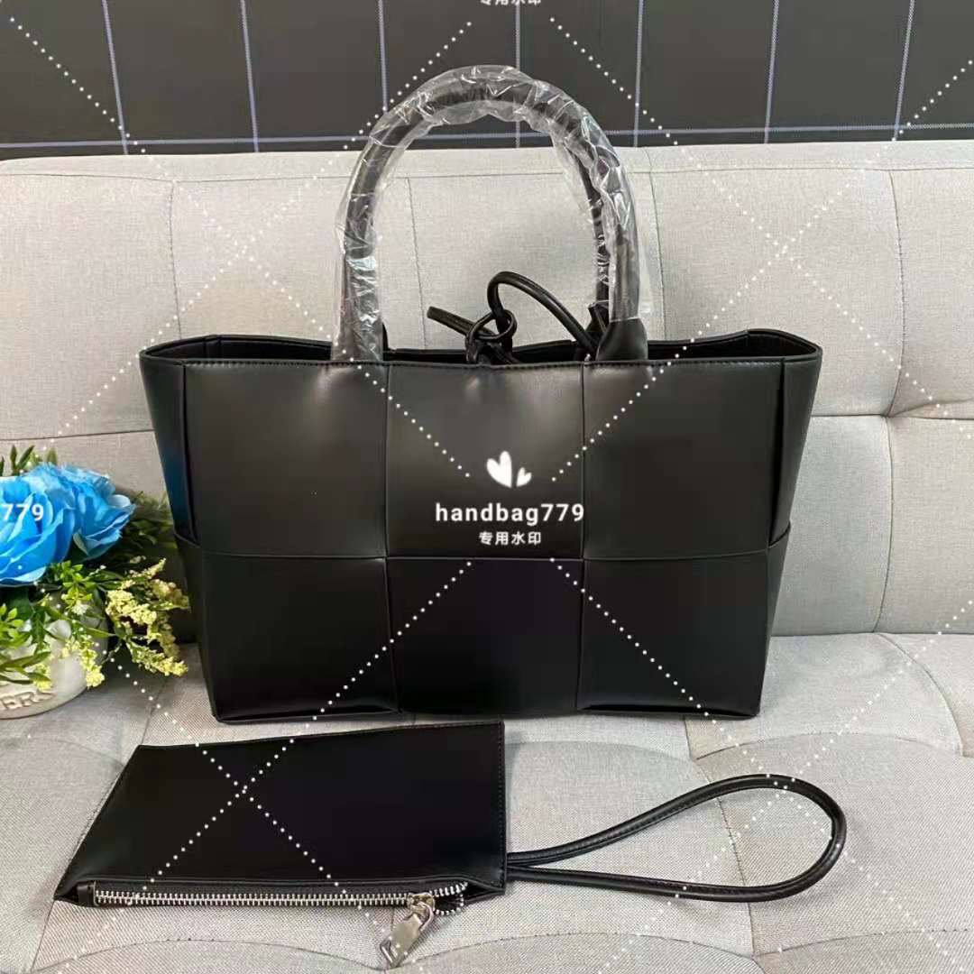Superior woven soft leather tote Shoulder shopping bags simple black and white with zipper small bag bundle rope design large capacity space travel necessary 33cm, Customize
Superior woven soft leather tote Shoulder shopping bags simple black and white with zipper small bag bundle rope design large capacity space travel necessary 33cm, Customize