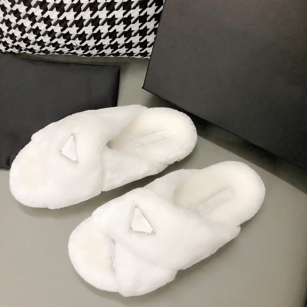 2022 Designers Luxurys Women Winter slipper fur wool Slippers Fluffy Furry Warm letters Sandals Comfortable size 35-40, Box
2022 Designers Luxurys Women Winter slipper fur wool Slippers Fluffy Furry Warm letters Sandals Comfortable size 35-40, Box