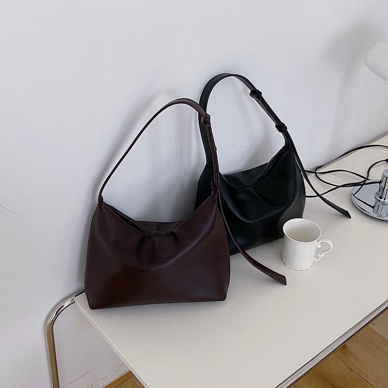 New Designer Vintage Women Handbag High Quality PU Leather Soft Lady Shoulder Crossbody Bag Solid Color Female Middle Oxter Bag, Beige
New Designer Vintage Women Handbag High Quality PU Leather Soft Lady Shoulder Crossbody Bag Solid Color Female Middle Oxter Bag, Beige
