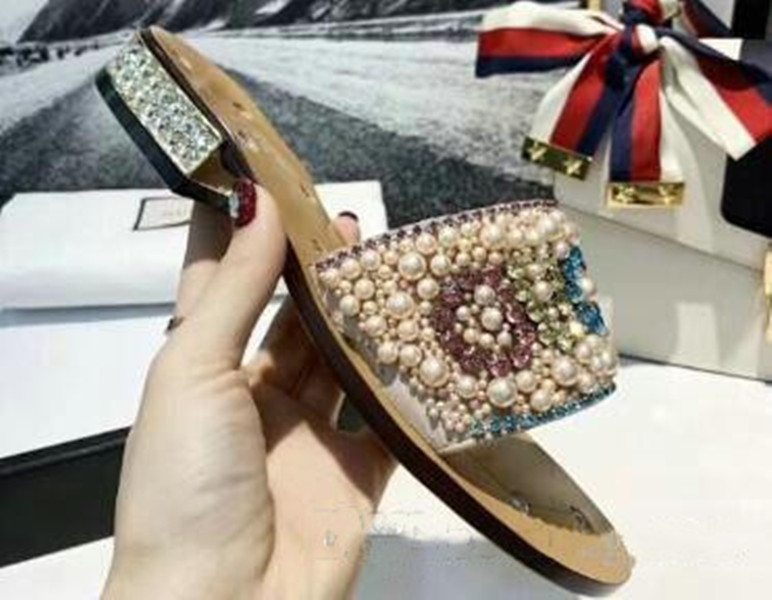 TOP new ladies pearl slippers colorful letters fashion popular brand sandals women's style with height 5.5CM size 35--40, Black
TOP new ladies pearl slippers colorful letters fashion popular brand sandals women's style with height 5.5CM size 35--40, Black