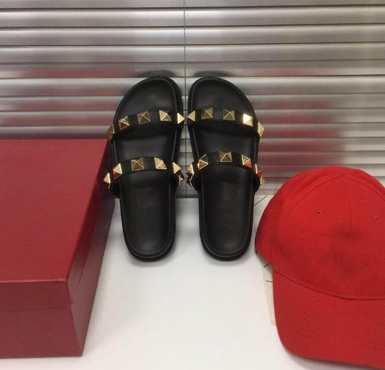2021 hot style - spot early spring/summer new classic one-line rivet flat slippers imported topcoat cowhide sheepskin lining fashion designe, Black
2021 hot style - spot early spring/summer new classic one-line rivet flat slippers imported topcoat cowhide sheepskin lining fashion designe, Black