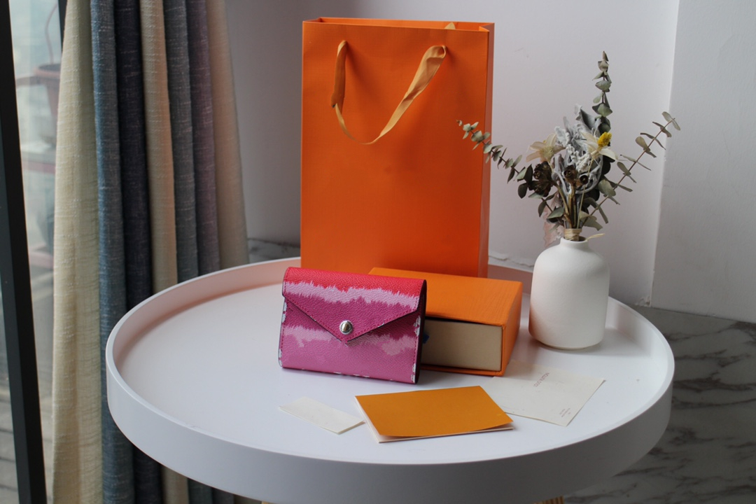 Designers Single zipper WALLET the most stylish way to carry around money,Ladies long classical cowhide purse with orange box card High-end brand Top Quality
Designers Single zipper WALLET the most stylish way to carry around money,Ladies long classical cowhide purse with orange box card High-end brand Top Quality