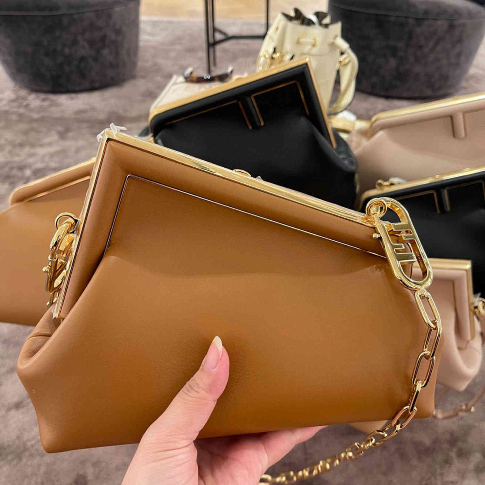 Firstbag 2021 Latest Single Shoulder Messenger Hand Holding First Real Leather Three Size Female Bag Small xym
Firstbag 2021 Latest Single Shoulder Messenger Hand Holding First Real Leather Three Size Female Bag Small xym