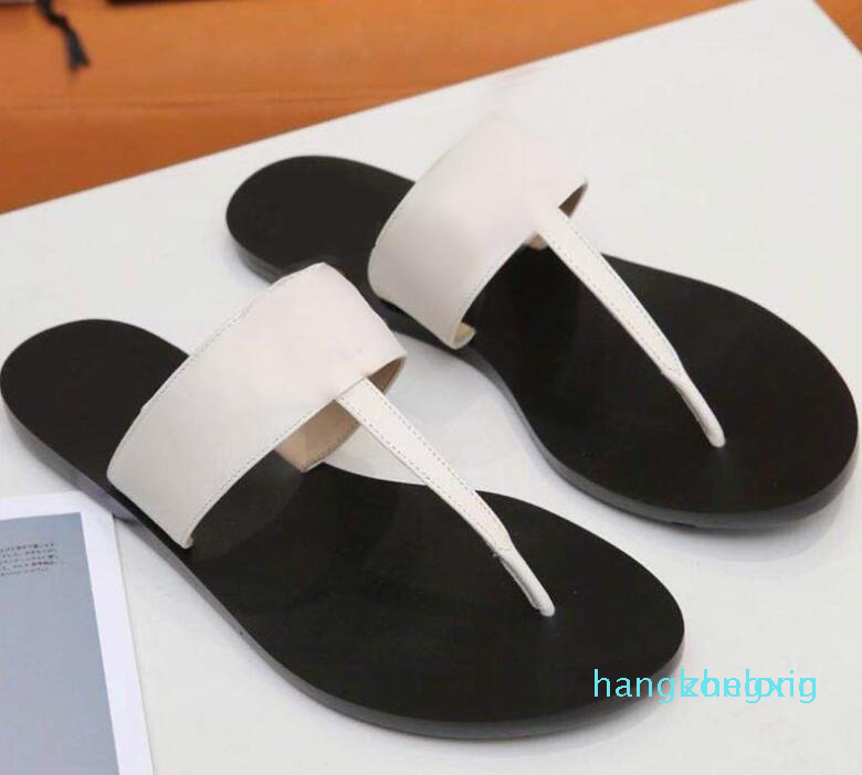 Designer Men Beach sandals WGG Summer Fashion Women Flip Flops Leather lady Slipper Metal shoes Double Buckle Clogs Slides Large, Supplement (not shipped separately)
Designer Men Beach sandals WGG Summer Fashion Women Flip Flops Leather lady Slipper Metal shoes Double Buckle Clogs Slides Large, Supplement (not shipped separately)