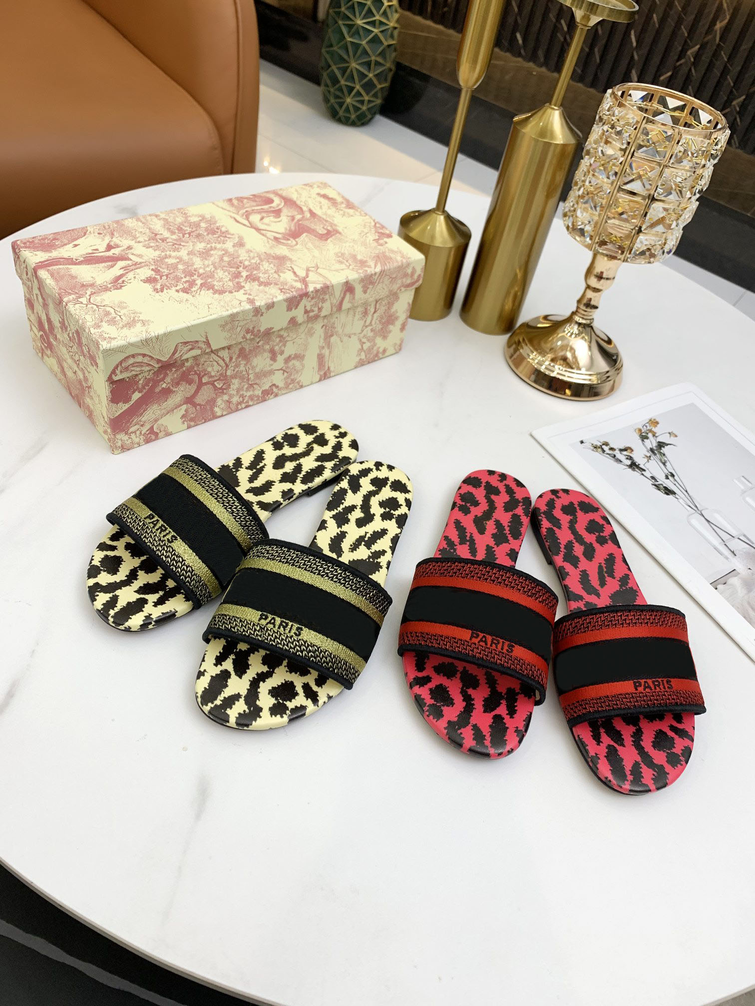 2021 designer Paris beach slippers women slipperss summer sandals ladies flip flops sexy multicolor embroidery floral shoes
2021 designer Paris beach slippers women slipperss summer sandals ladies flip flops sexy multicolor embroidery floral shoes