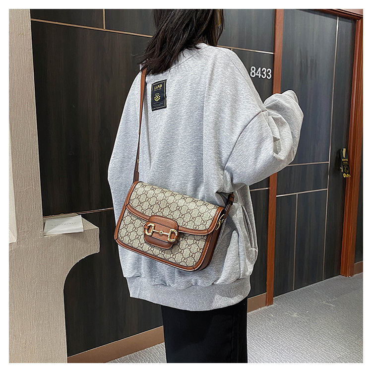 Physical belt consulting customer service single shoulder women's checkered messenger small square armpit bag, Brown large size
Physical belt consulting customer service single shoulder women's checkered messenger small square armpit bag, Brown large size