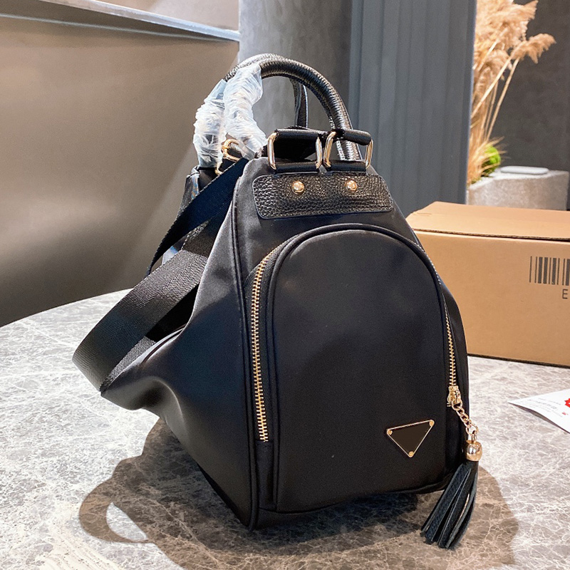 Large-capacity black hand Bag Vintage Outdoor Shopping Pocket Multi-function Designer Handbags Backpacks Luxurys nylon Bags
Large-capacity black hand Bag Vintage Outdoor Shopping Pocket Multi-function Designer Handbags Backpacks Luxurys nylon Bags