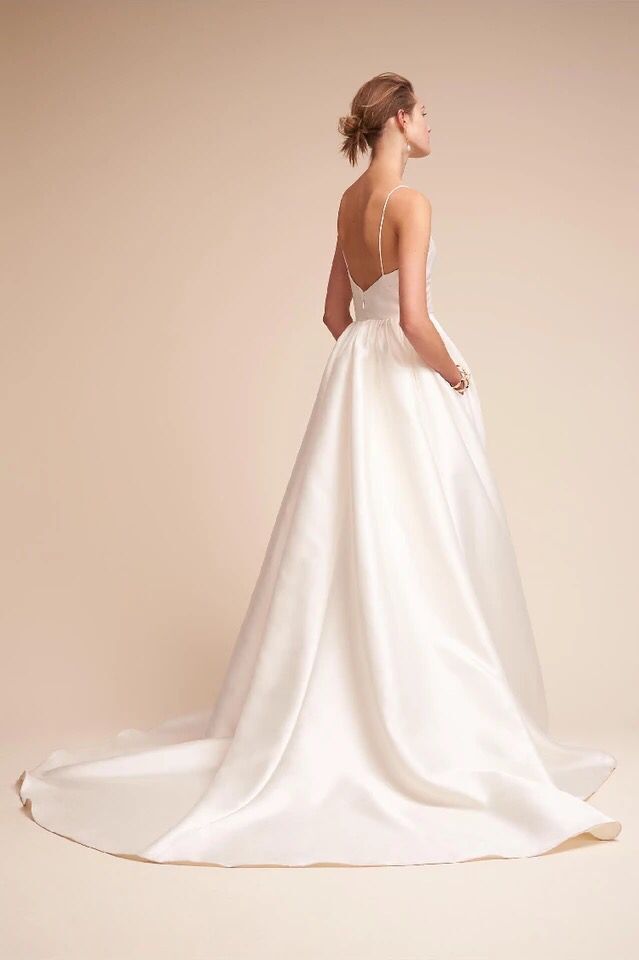 Simples Spaghetti Straps A Line Wedding Dress With Pockets 2022 Ivory Satin Long Beach Bridal Gowns Sexy Backless V-Neck Bride Wedding Dresses 2022
