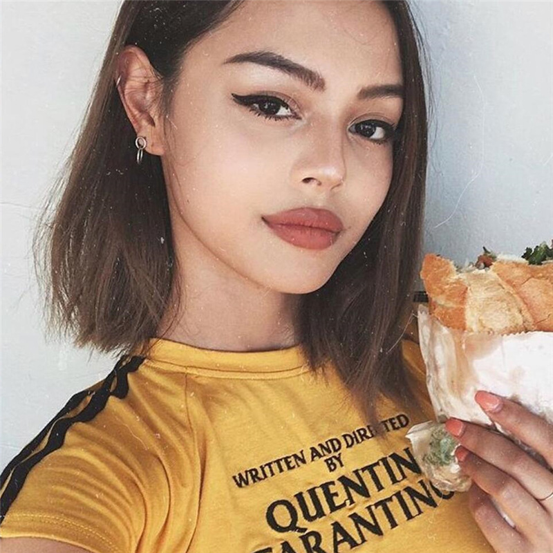 WRITTEN AND DIRECTED BY QUENTIN TARANTINO Sexy Women T-Shirt Slim Round Neck Yellow Fashion Gift Funny Hotmess 210306