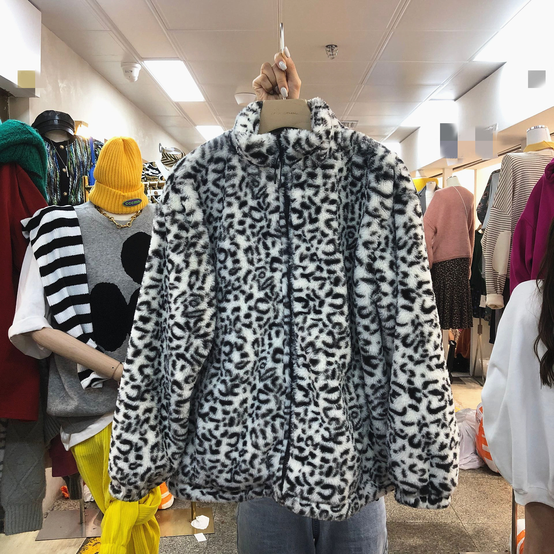 Harajuku style autumn and winter new leopard print thick plush jacket female student jacket hip-hop top tide, Black;brown
Harajuku style autumn and winter new leopard print thick plush jacket female student jacket hip-hop top tide, Black;brown