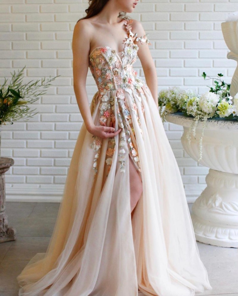 Romantic 3D Floral Appliques Beaded Wedding Dress Light Champagne V-Neck Handmade Flowers Side Split Bridal Gowns Boho Beach Tulle Wedding Dresses