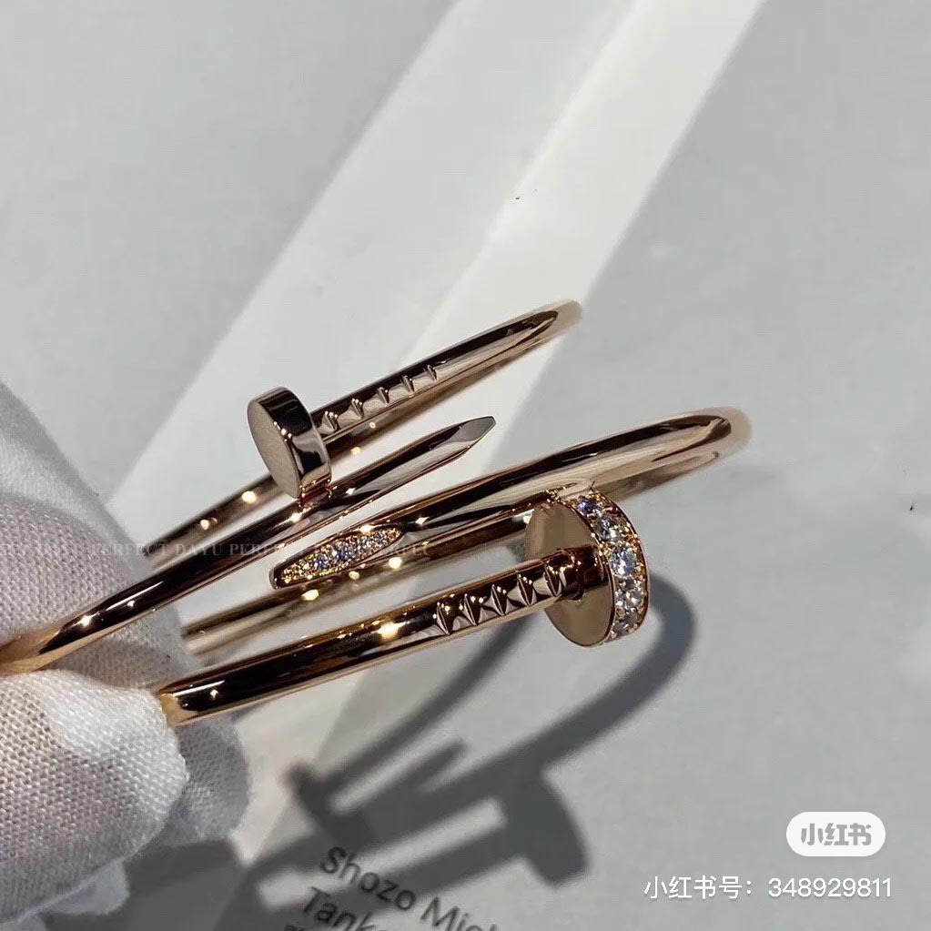 Love men and women V gold wide edition nail the same Bracelet plated with 18K Rose Gold Platinum Bracelet, Black
Love men and women V gold wide edition nail the same Bracelet plated with 18K Rose Gold Platinum Bracelet, Black