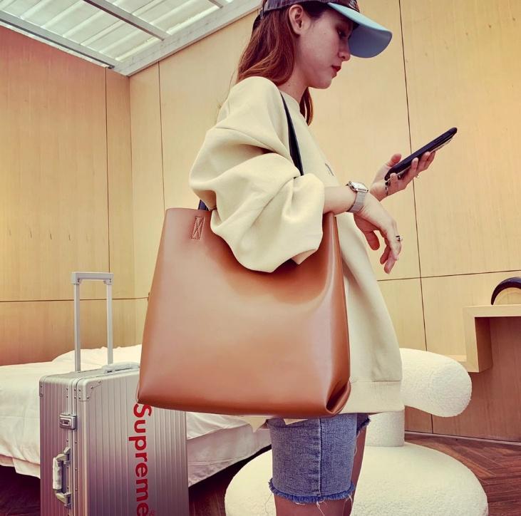 2021 leather handbag New Travel Toiletry Pouch wallet Makeup Zopper Bags Clutch Women Cosmetic Bags For Me3
2021 leather handbag New Travel Toiletry Pouch wallet Makeup Zopper Bags Clutch Women Cosmetic Bags For Me3