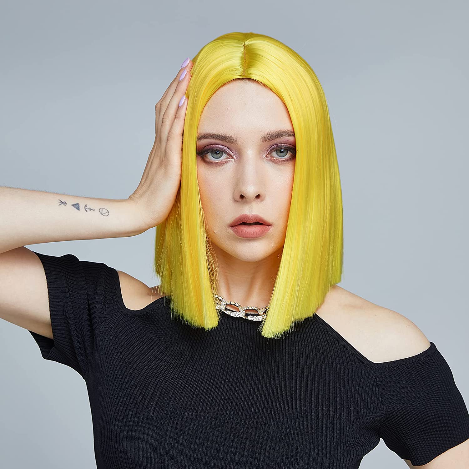 Woemns Short Hair Synthetic Straight Bob Middle Part Wig Middle Part Shoulder Length Fashion Wigs for Women Cosplay