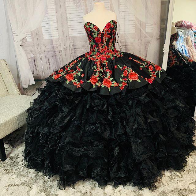 Black And Red Embroidery Quinceanera Dresses Sweetheart Necke Ruffles Tiered Skirt Custom Made Sweet Party Prom Ball Gown Vestidos Lz0304