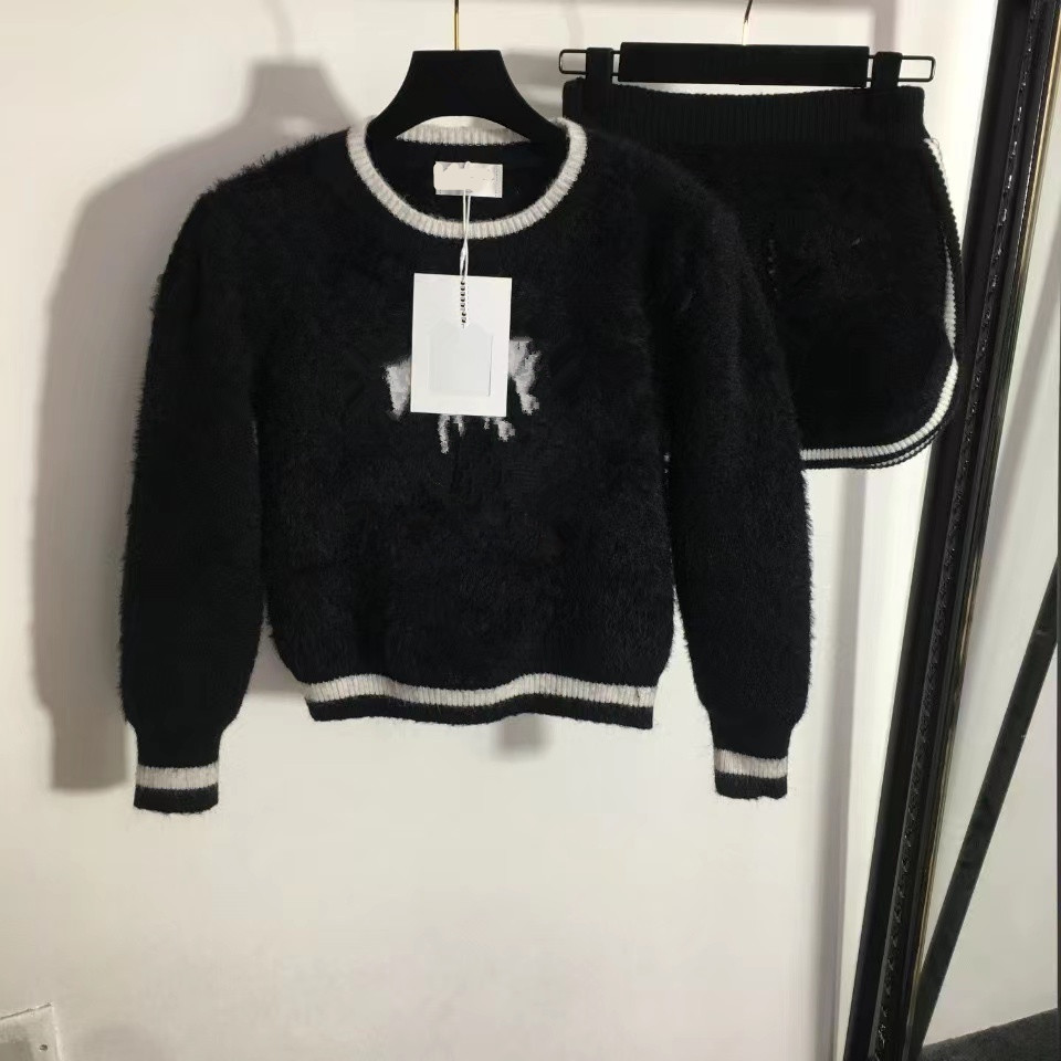 Women's Two Piece Pants New Knitwear Set With Letter Fleece Fur Round Neck Pullover Sweater Suit Elastic Waist Shorts