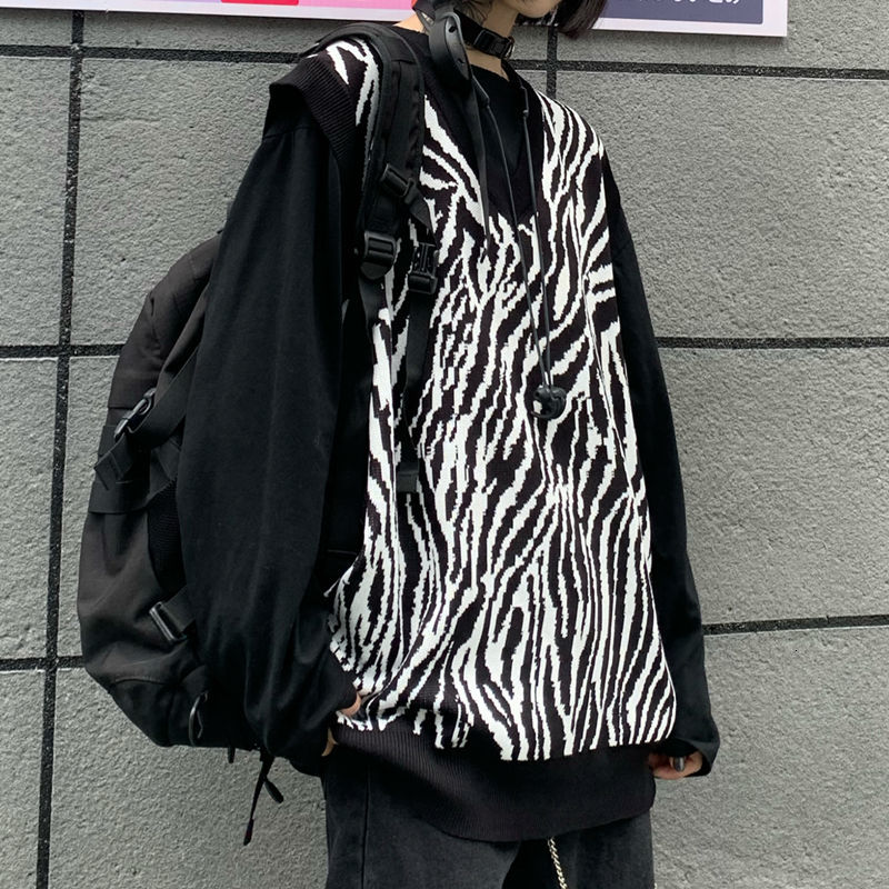 2021 New Autumn Korean Striped Sweater Men's Fashion Retro Casual V-neck Knitted Pullover Men Loose Couple Vest Knitting Sweaters Tivz, Picture color
2021 New Autumn Korean Striped Sweater Men's Fashion Retro Casual V-neck Knitted Pullover Men Loose Couple Vest Knitting Sweaters Tivz, Picture color
