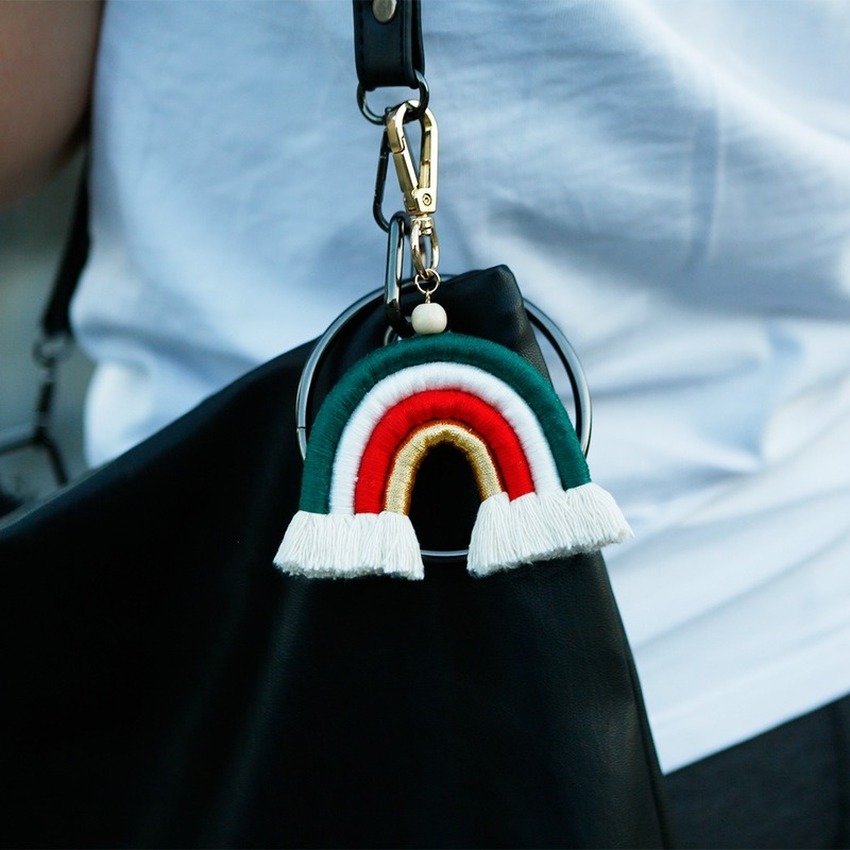 Rainbow Tassel Key ring Hand Woven handbag hangs keychain Fashion jewelry will and sandy
Rainbow Tassel Key ring Hand Woven handbag hangs keychain Fashion jewelry will and sandy