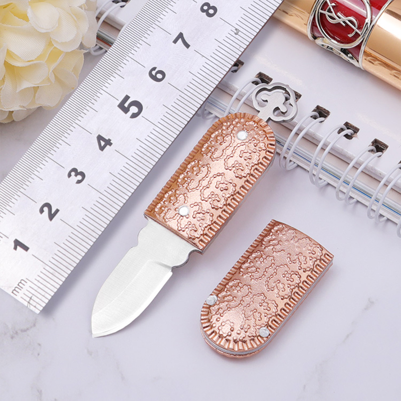 2021 new EDC defense tool CSGO knife Mini-Knife girls portable defense supplies knife
2021 new EDC defense tool CSGO knife Mini-Knife girls portable defense supplies knife