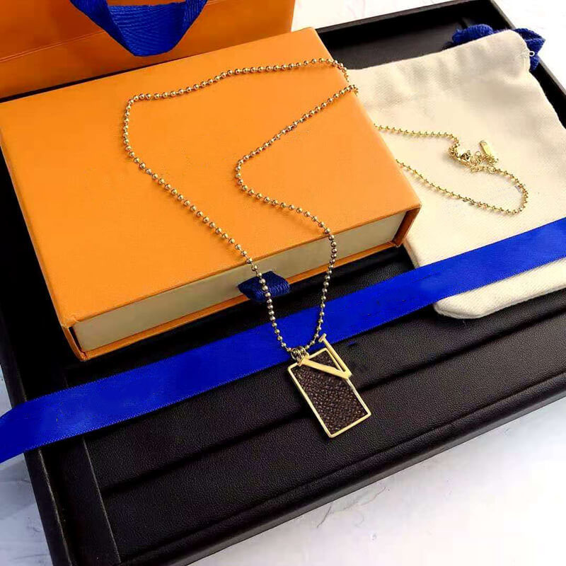 Women Mens Pendant Necklaces Designer Jewelry Luxury L Stainless Steel Chain Cool Necklace Men Fashion Tag Gold Necklace D20109154HL
Women Mens Pendant Necklaces Designer Jewelry Luxury L Stainless Steel Chain Cool Necklace Men Fashion Tag Gold Necklace D20109154HL