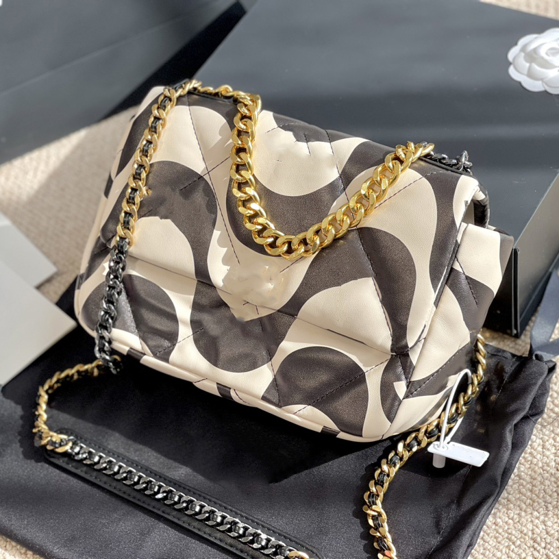 Two-Color Printing Designers Wave Stitching Chain Contrast Pattern Vcva 2021S/S Bags Leather Women Handbag Bag Luxury ShoulderBag Messe Eood
Two-Color Printing Designers Wave Stitching Chain Contrast Pattern Vcva 2021S/S Bags Leather Women Handbag Bag Luxury ShoulderBag Messe Eood
