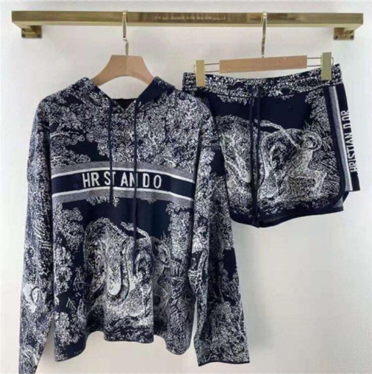 Fall 2021 Fashion Designer Women's Two Piece Pants High quality knit Hooded comfortable Sports 2 pieces suit Sport is + shorts, Customize
Fall 2021 Fashion Designer Women's Two Piece Pants High quality knit Hooded comfortable Sports 2 pieces suit Sport is + shorts, Customize