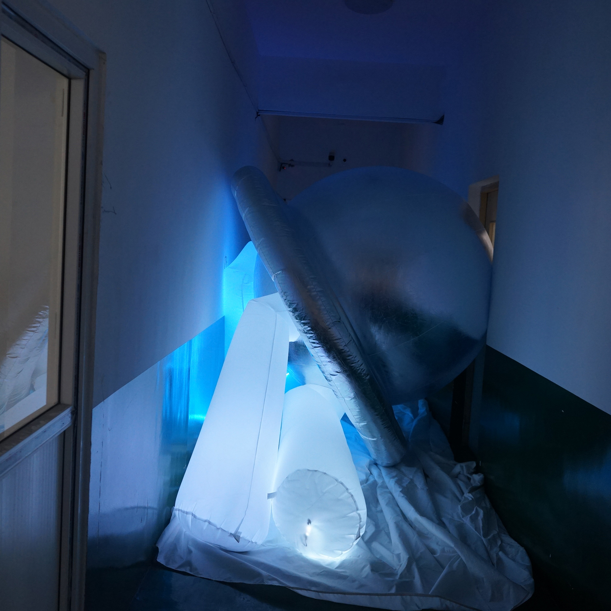 4.5m Tall Amazing Giant Inflatable UFO Balloon Model Silve Flying Saucer Dome With LED Light For Nightclub Party And Concert Stage Decoration