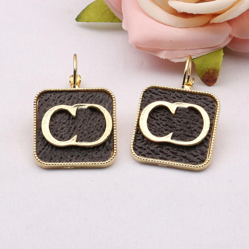 Designer Womens 18K Gold Plated Brand Earrings Ear Stud Geometric Designers Flower Letters Earring for Wedding Party Jewerlry Accessories ER, Golden;silver
Designer Womens 18K Gold Plated Brand Earrings Ear Stud Geometric Designers Flower Letters Earring for Wedding Party Jewerlry Accessories ER, Golden;silver