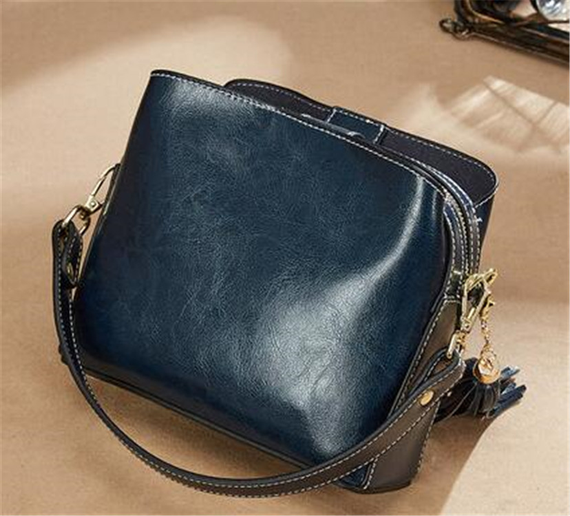 02 4 colors Men Bags designer Handbag Briefcase Laptop Shoulder Bag leather Messenger Bag totes Cosmetic bag, Red;black
02 4 colors Men Bags designer Handbag Briefcase Laptop Shoulder Bag leather Messenger Bag totes Cosmetic bag, Red;black