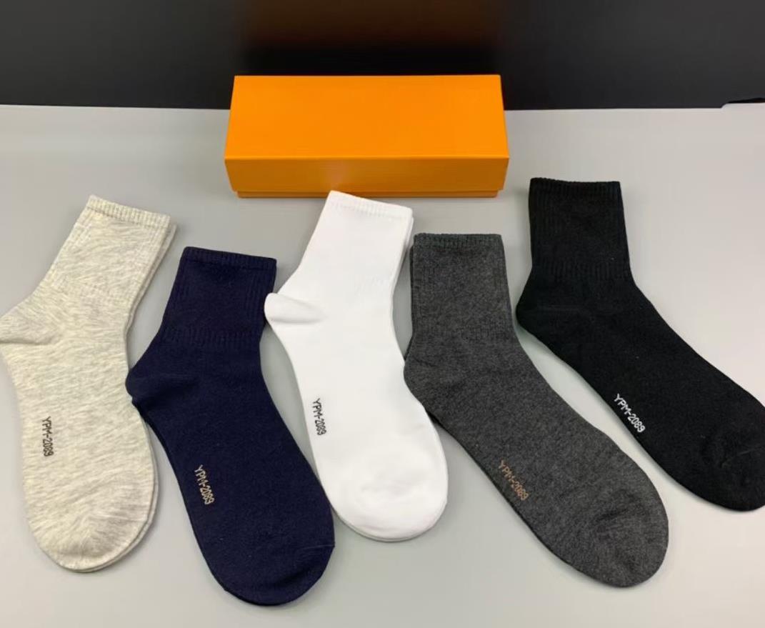 Fashion Mens and Womens Four Seasons 100%Cotton Designer Socks Ankle Short Breathable Outdoor Leisure 5 Colors Business Sock With box, H1
Fashion Mens and Womens Four Seasons 100%Cotton Designer Socks Ankle Short Breathable Outdoor Leisure 5 Colors Business Sock With box, H1