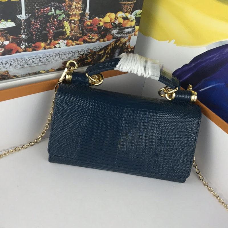 Chain Messenger Bags Purse Handbag Cowhide Genuine Leather Lizard Pattern Letter Decorate Interior Zipper Plain Gold Hardware
Chain Messenger Bags Purse Handbag Cowhide Genuine Leather Lizard Pattern Letter Decorate Interior Zipper Plain Gold Hardware