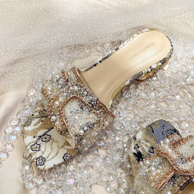 Low Heel Pearl Sandals Women's Summer Outwear Fashion Flat Bottom Slippers Rhinestone Slip on Shoes 2022 New Summer
Low Heel Pearl Sandals Women's Summer Outwear Fashion Flat Bottom Slippers Rhinestone Slip on Shoes 2022 New Summer