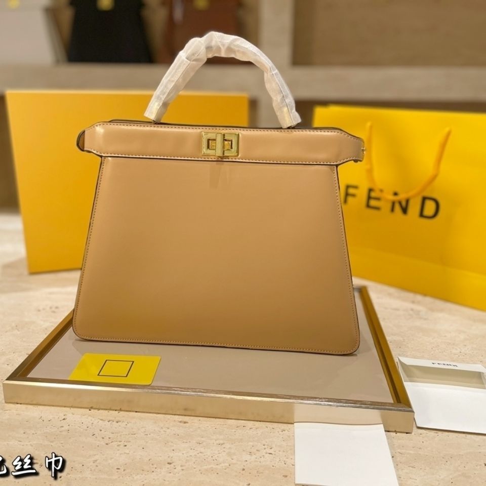 New 2021 fashion versatile One Shoulder Messenger portable high-capacity Tote Bag classic solid color f home net red
New 2021 fashion versatile One Shoulder Messenger portable high-capacity Tote Bag classic solid color f home net red