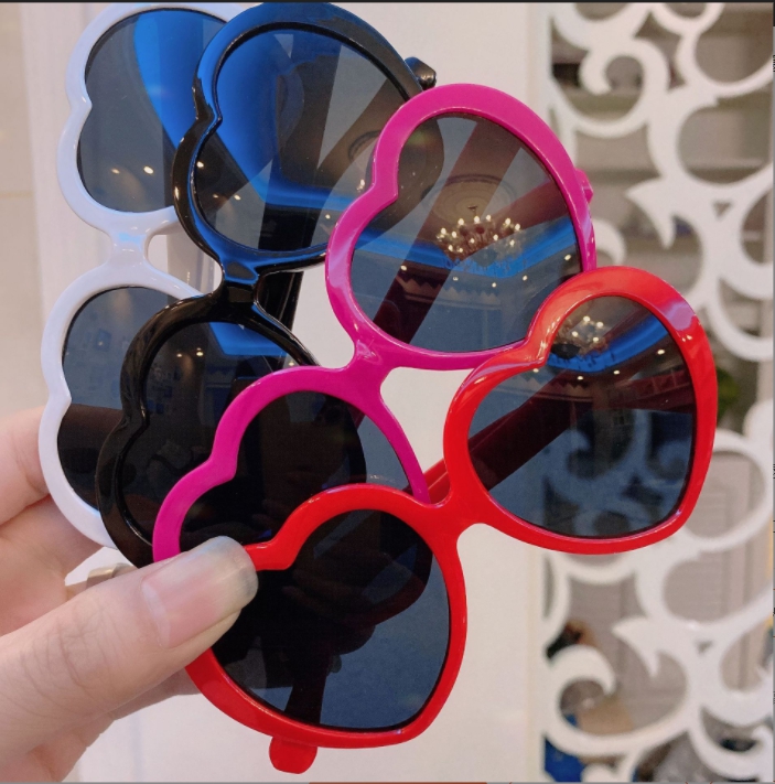 Sunglasses for Child Heart-Shape Frame Cute Wild Outdoor Travel Anti-Uv Eyeglasses Trendy Kids Glasses Wholesale Z260305