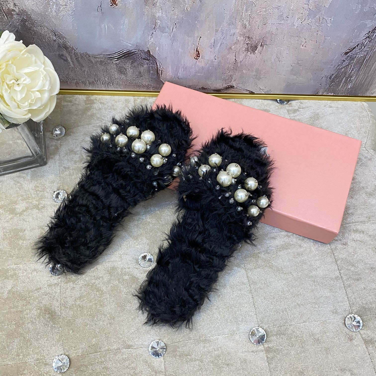 Slippers selling high quality four color lambs wool limited edition size 35-40 private sole wholesale fashion leisure interior film bubble, Black
Slippers selling high quality four color lambs wool limited edition size 35-40 private sole wholesale fashion leisure interior film bubble, Black