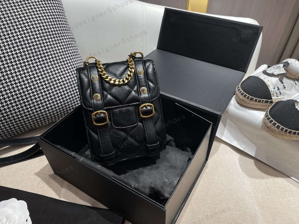 2021 designer ladies calf leather medieval series black mobile phone bag size 14*19cm
2021 designer ladies calf leather medieval series black mobile phone bag size 14*19cm