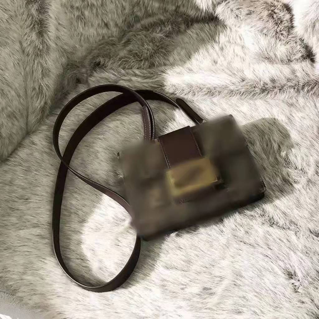 2021 new cross chest retro small bag Korean single shoulder bag tide, Brown
2021 new cross chest retro small bag Korean single shoulder bag tide, Brown