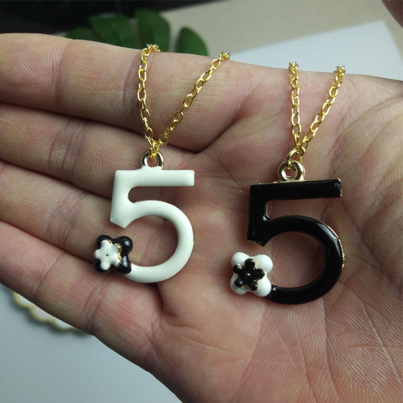 Pendant Necklaces Letters 5 Necklace Camellia Flowers & Chain Drip Black White Gift For Women Fashion Jewelry Trendy
Pendant Necklaces Letters 5 Necklace Camellia Flowers & Chain Drip Black White Gift For Women Fashion Jewelry Trendy
