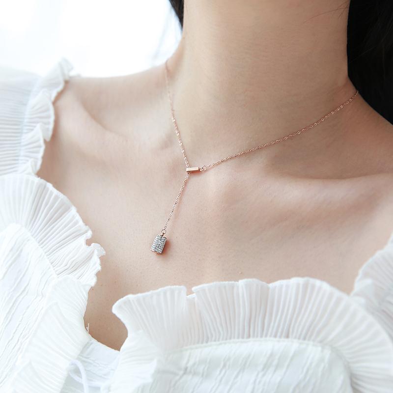 Pendant Necklaces YUN RUO Rose Gold Pave Zircon Round Column Necklace Fashion Titanium Steel Jewelry Woman Gift Never Fade Drop, Silver
Pendant Necklaces YUN RUO Rose Gold Pave Zircon Round Column Necklace Fashion Titanium Steel Jewelry Woman Gift Never Fade Drop, Silver