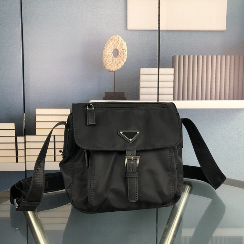 Fashion Designer Nylon Shoulder bags handbag Crossbody women Lady Purse Cowhide Genuine leather
Fashion Designer Nylon Shoulder bags handbag Crossbody women Lady Purse Cowhide Genuine leather
