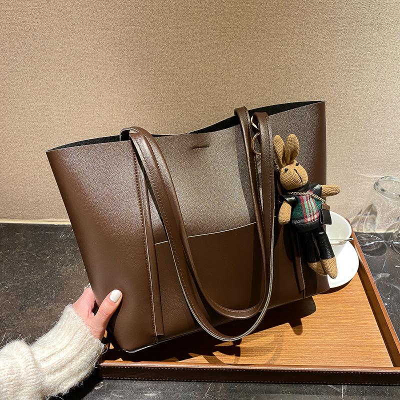 Anreisha women Shoulder bag high quality PU leather shoulder bag 2021 fashion trendy Underarm Female Money, Khaki with pendant
Anreisha women Shoulder bag high quality PU leather shoulder bag 2021 fashion trendy Underarm Female Money, Khaki with pendant