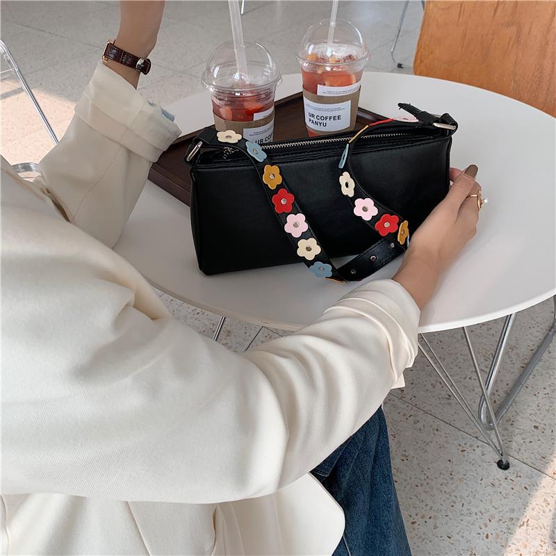 Bags for women Autumn/Winter 2021 Instagram hot style floral baguette armpit bag with stylish vintage shoulder bag, Black
Bags for women Autumn/Winter 2021 Instagram hot style floral baguette armpit bag with stylish vintage shoulder bag, Black