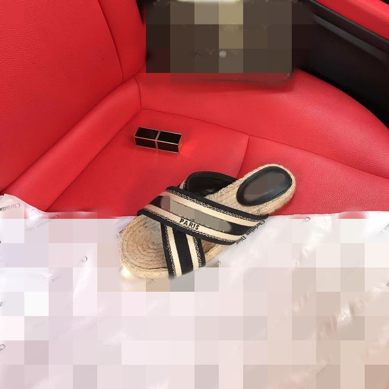 2021 Paris Womens Scuffs Summer Sandals Beach Slide Slippers Girls Flip Flops Loafers Beautiful Embroidered Slipper mjjj0004 
2021 Paris Womens Scuffs Summer Sandals Beach Slide Slippers Girls Flip Flops Loafers Beautiful Embroidered Slipper mjjj0004