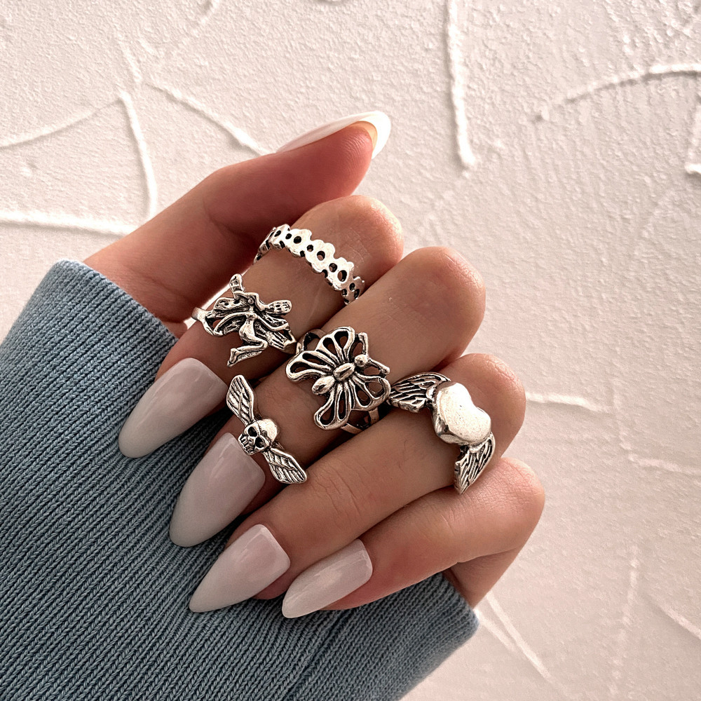 Personality Ring Dark Silver Luminous Band Ring Ladies Friend Gift Vintage Fashion Jewelry 2021 Five Piece Set
Personality Ring Dark Silver Luminous Band Ring Ladies Friend Gift Vintage Fashion Jewelry 2021 Five Piece Set