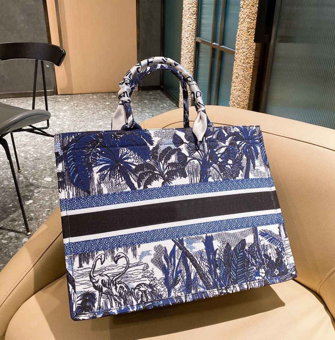 Top Quality Woman Luxury Designers Bags Fashion Classic Leather Handbag Purses Shoulder Chain Cross body Bag -D6551, G-d6551
Top Quality Woman Luxury Designers Bags Fashion Classic Leather Handbag Purses Shoulder Chain Cross body Bag -D6551, G-d6551